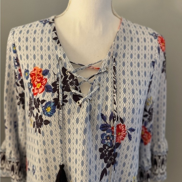 New directions boho blouses over head with ties at neck with bell sleeves Size M - Picture 2 of 9